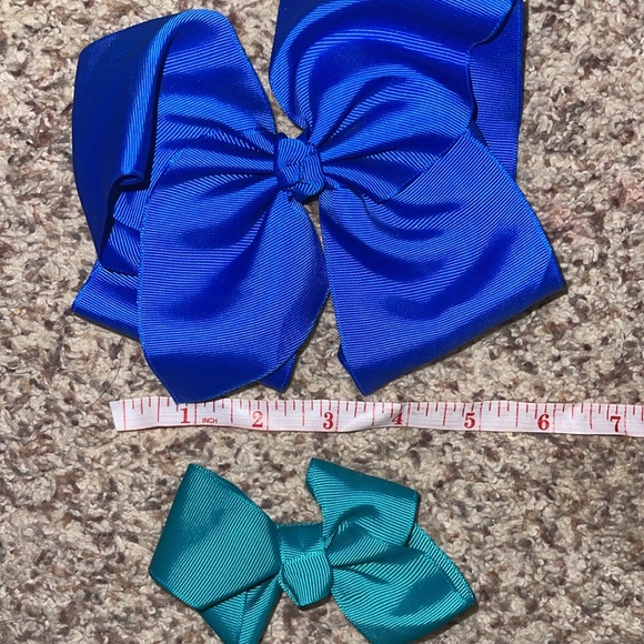 Bundle solid color hair bows extra large & small some never worn - Picture 2 of 4